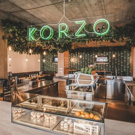 Korzo Couple